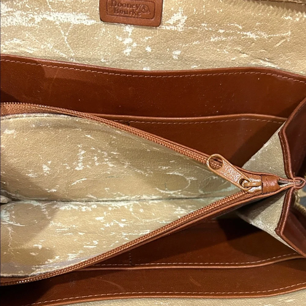 Vintage Dooney & Bourke All-Weather Leather Zip Along Crossbody Wallet - Picture 14 of 16